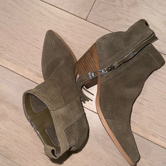 Western booties pointed toe Guess olive Talzay leather pegboard style size 8. - Picture 2 of 6